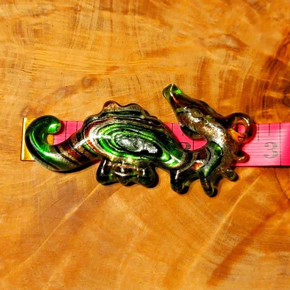 Beautiful NEW Rainbow Greenish Murano Style Sea Horse Pendant